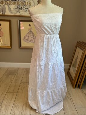 NWT! Old Navy White Strapless Eyelet Maxi Dress